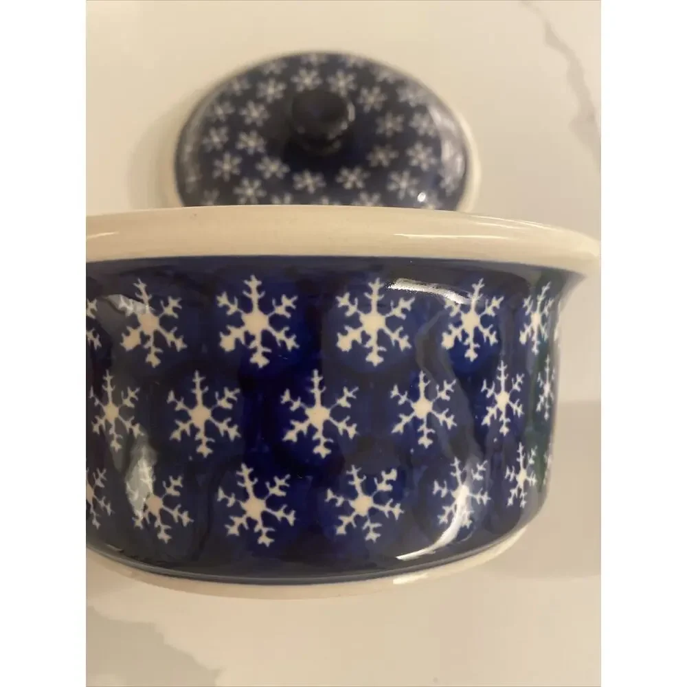 Boleslawiec Polish Pottery Cobalt Blue Ivory Snowflake Stoneware Casserole Lid